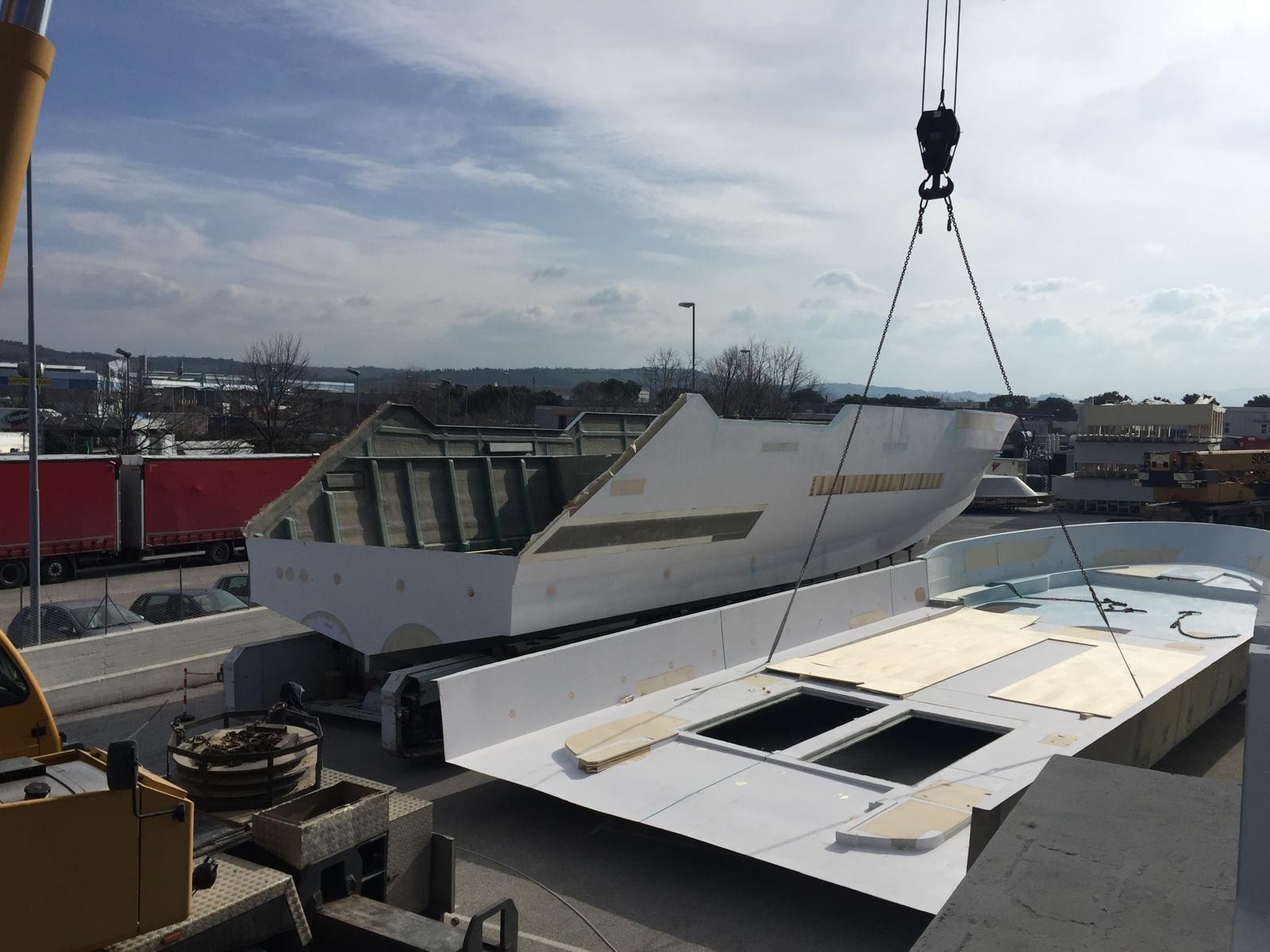 Laminazione Scafo e Ponte di Coperta